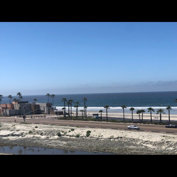 Meet your Posher, Laura - Picture 1 of 3